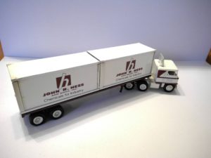 Winross 1:64 Die Cast Semi - Hess Chemicals