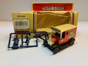 Days Gone Ford Model T Van with Fidures - Ovaltine